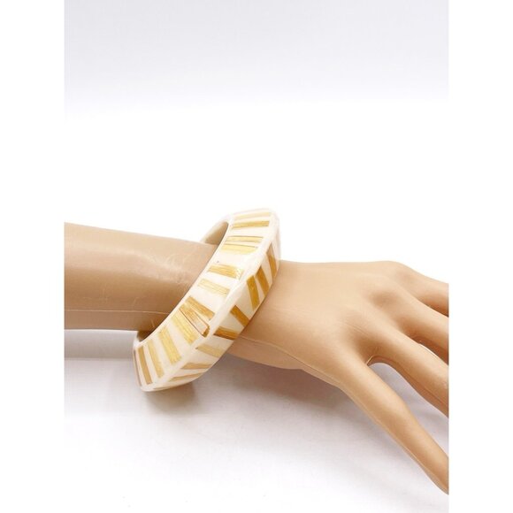 KJL Kenneth Jay Lane Lucite Bangle Bracelet Cream Gold Inlay Chunky Boho Vintage - Picture 2 of 6
